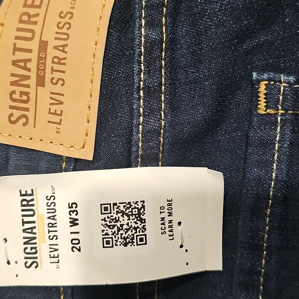 Levi's Shorts - Picture 9 of 12